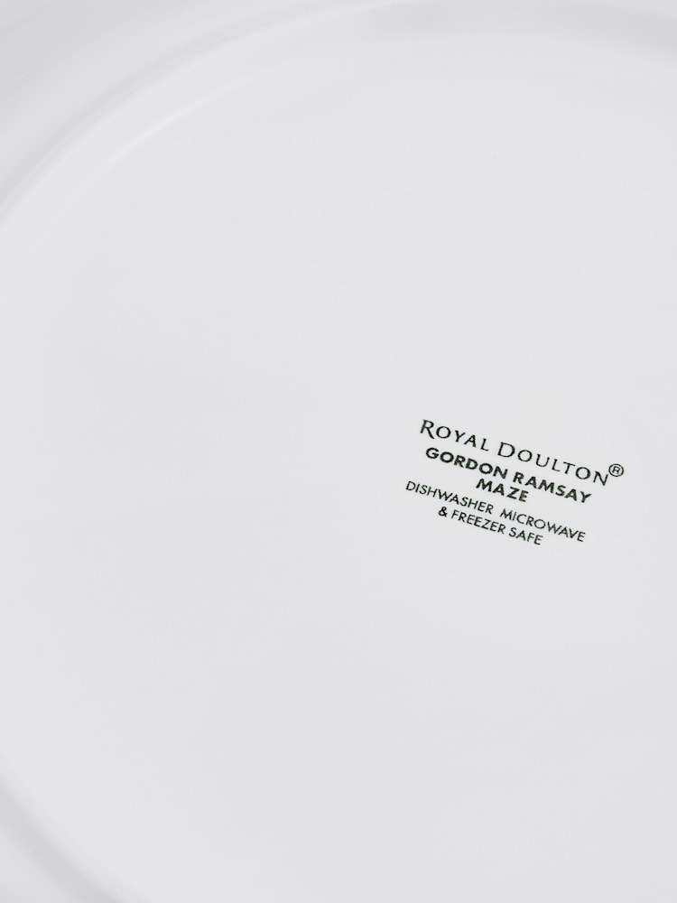 Royal Doulton White Gordon Ramsay Maze Dinner Pates Set of 4 - Image 4 of 4