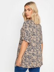 Yours Curve Navy Blue Floral Print Pleated Swing Top - Image 3 of 5