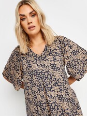 Yours Curve Navy Blue Floral Print Pleated Swing Top - Image 4 of 5