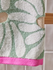 Green Daisy Set of 2 Hand Towels 100% Cotton - Image 2 of 3