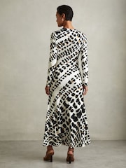 Reiss Black/White Vanita Printed Jersey Twist Detail Midi Dress - Image 4 of 5