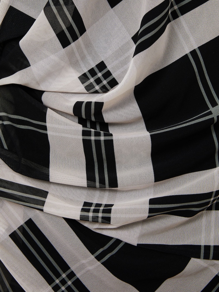 Reiss Black/Ivory Darla Checked Ruched Midi Dress - Image 5 of 5