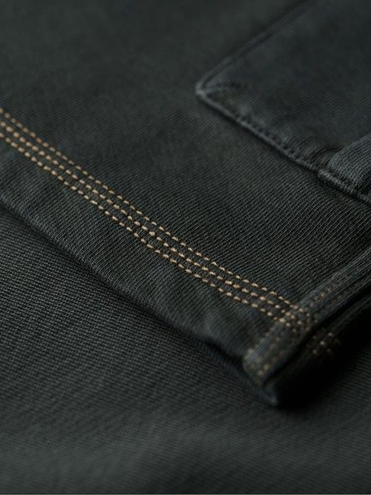 Schwarz - Superdry Cargo-Shorts aus 100% Baumwolle mit Kontrast-Ziernähten - Bild 6 von 6 Schwarz - Superdry Cargo-Shorts aus 100% Baumwolle mit Kontrast-Ziernähten - Bild 6 von 6