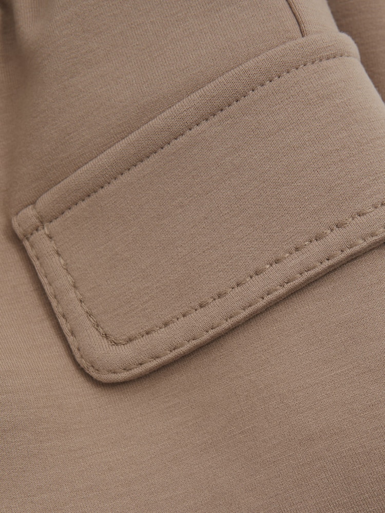 Reiss Camel Amina 4-9 yrs Drawstring Pocket Detail Tapered Joggers - Image 4 of 4
