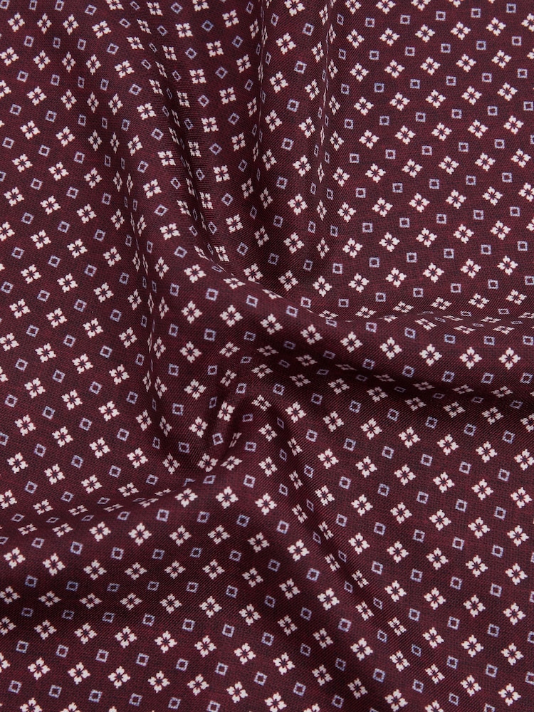 Reiss Bordeaux Pulcino Reversible Silk Pocket Square - Image 5 of 5