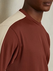 Reiss Rust Red/Off White Canyon Oversized Plisse Crew Neck T-Shirt - Image 2 of 4