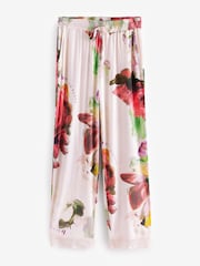 وردي ـ بيجامة مودال مضلَّعة بتصميم مورّد مُزيّنة بطبعة جلد الفهد من B by Ted Baker - صورة 9 من 12