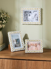 White Spring Daisy Photo Frame - Image 1 of 4