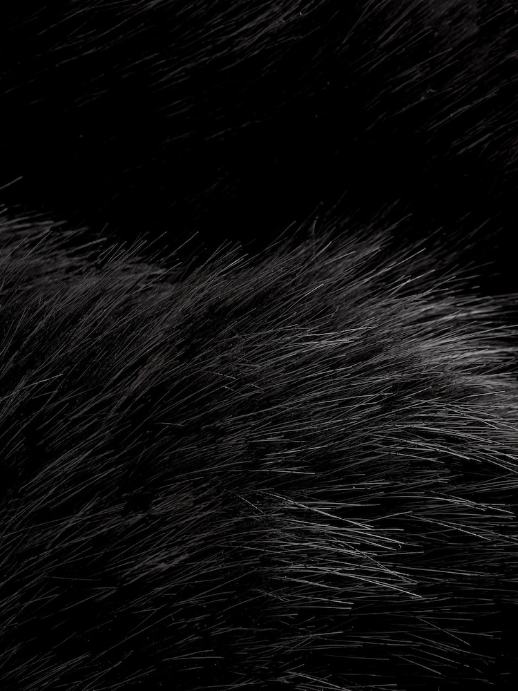 Black Faux Fur Scarf - Image 7 of 7