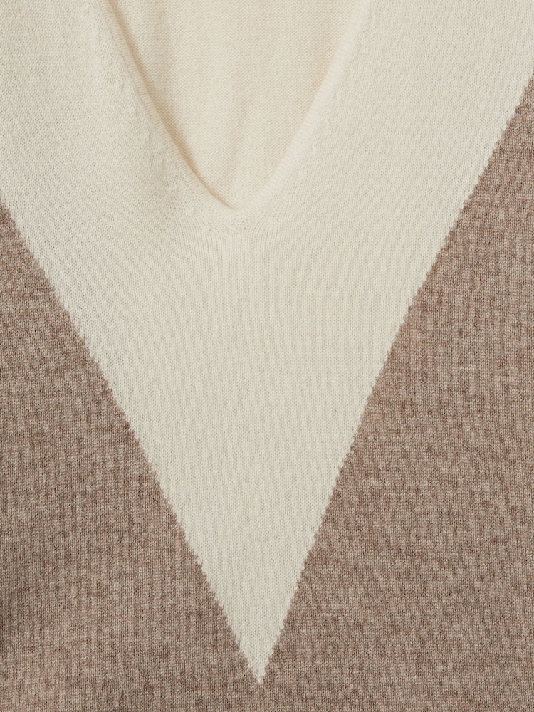Reiss Neutral/Black Esme Wool Blend Colourblock V-Neck Jumper - Image 5 of 5