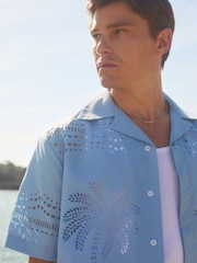 Reiss Soft Blue Isola Reiss | Ché Poplin Laser Cut-Out Cuban Collar Shirt - Image 3 of 6