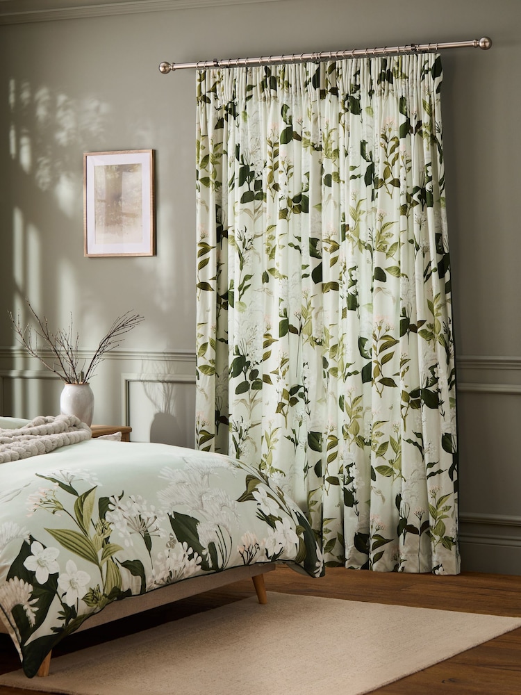 Verduisterende/thermische gordijnen met satijnen bloemenprint en plooiband van 100% katoen - Image 3 of 7