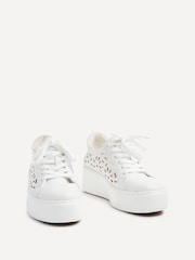 Zapatillas de plataforma con detalle floral recortado Mallory de Linzi - Imagen 6 de 6