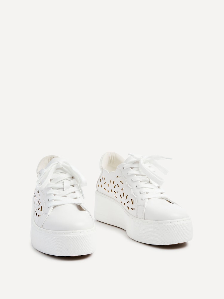 Zapatillas de plataforma con detalle floral recortado Mallory de Linzi - Imagen 6 de 6 Zapatillas de plataforma con detalle floral recortado Mallory de Linzi - Imagen 6 de 6