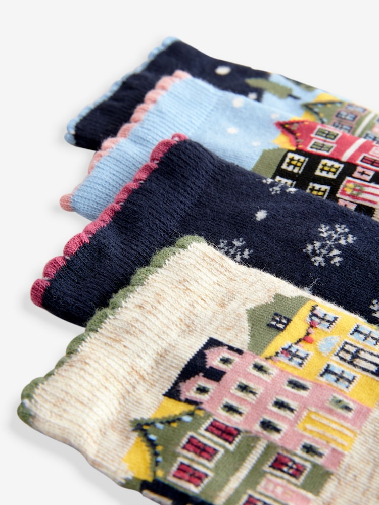 منازل ذات مناظر خلابة في الثلج - حزمة من 4 جوارب بارتفاع الكاحل نقوش احتفالية - صورة 6 من 6