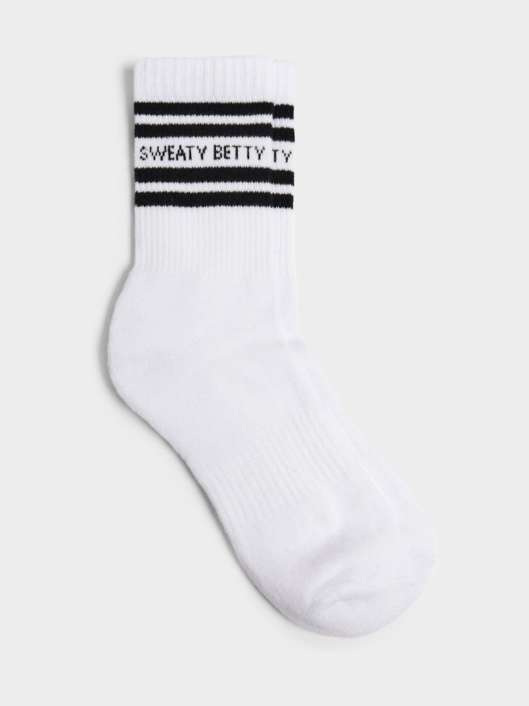 Negro cromo - Calcetines con eslogan estilo universitario de Sweaty Betty - Imagen 1 de 2