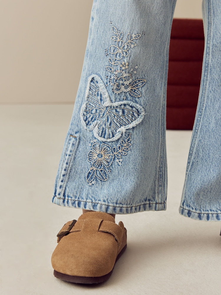Mittelblau - Ausgestellte Jeans mit Schmetterlingsverzierung aus 100 % Baumwolle (3–16 J.) - Bild 2 von 7