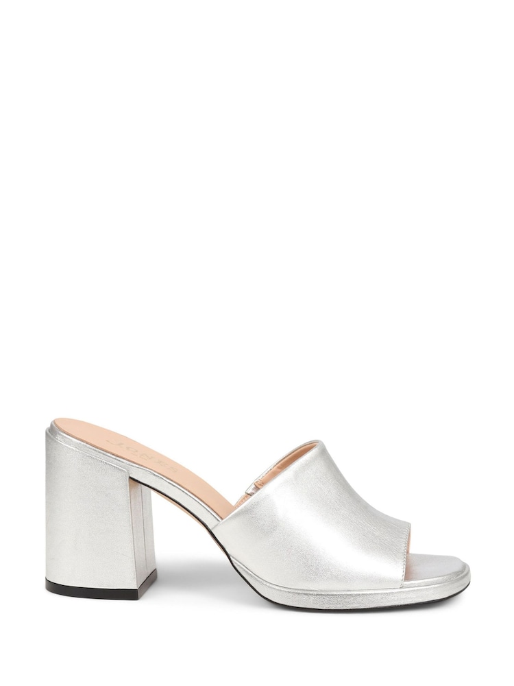 Silber - Jones Bootmaker Gracey Heeled Mule Sandals - Bild 1 von 5 Silber - Jones Bootmaker Gracey Heeled Mule Sandals - Bild 1 von 5