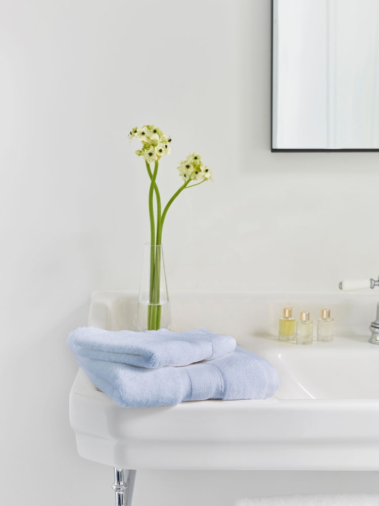 Jasper Conran London Pale Blue Zero Twist Lightweight Soft Fast Drying 100% Cotton Towel - Image 2 of 5