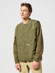 Зеленый - Wrangler Elavated Quilted Vest Gilet - Изображение 1 из 6