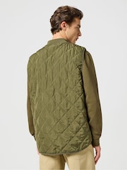 Зеленый - Wrangler Elavated Quilted Vest Gilet - Изображение 2 из 6