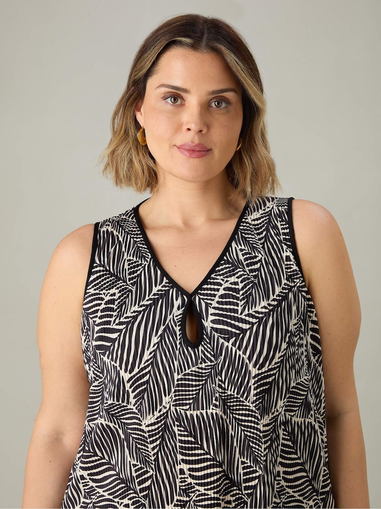 Live Unlimited Black Curve Mono Leaf Print Plissé Vest - Image 2 of 3