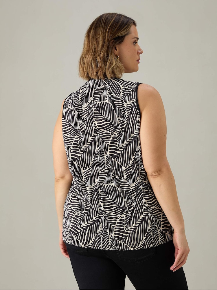 Live Unlimited Black Curve Mono Leaf Print Plissé Vest - Image 3 of 3