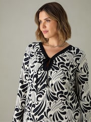 Live Unlimited Black Curve Floral Print Maxi Dress - Image 4 of 6