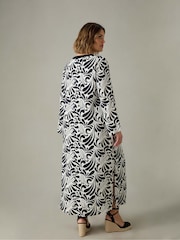Live Unlimited Black Curve Floral Print Maxi Dress - Image 5 of 6