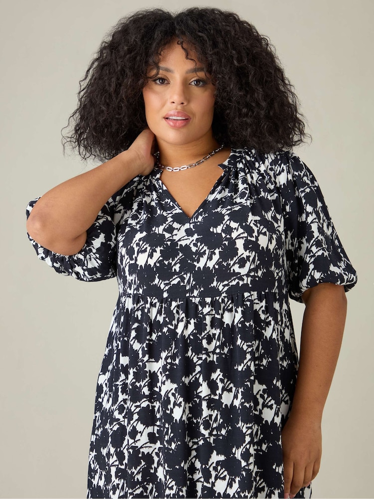 Live Unlimited Black Curve Floral Puff Sleeve Tiered Maxi Dress - Image 3 of 3