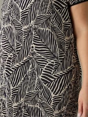 Live Unlimited Black Curve Mono Leaf Print Plissé Maxi Dress - Image 6 of 6
