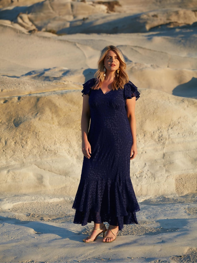 Blau - Live Unlimited Curve Maxikleid mit Rüschen-Schulter und Animal-Burnout-Print - Bild 1 von 6