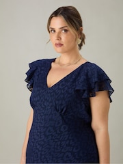 Blau - Live Unlimited Curve Maxikleid mit Rüschen-Schulter und Animal-Burnout-Print - Bild 5 von 6