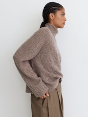 Neutrale Farbe - Reiss Brielle Wool-Cashmere Cable-Knit Roll-Neck Jumper - Bild 1 von 7