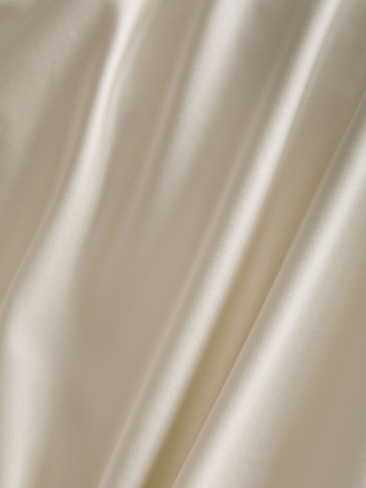 Ivory Collection Luxe 1000 Thread Count 100% Cotton Sateen Oxford Luxury Duvet Cover and Pillowcase Set - Image 3 of 4