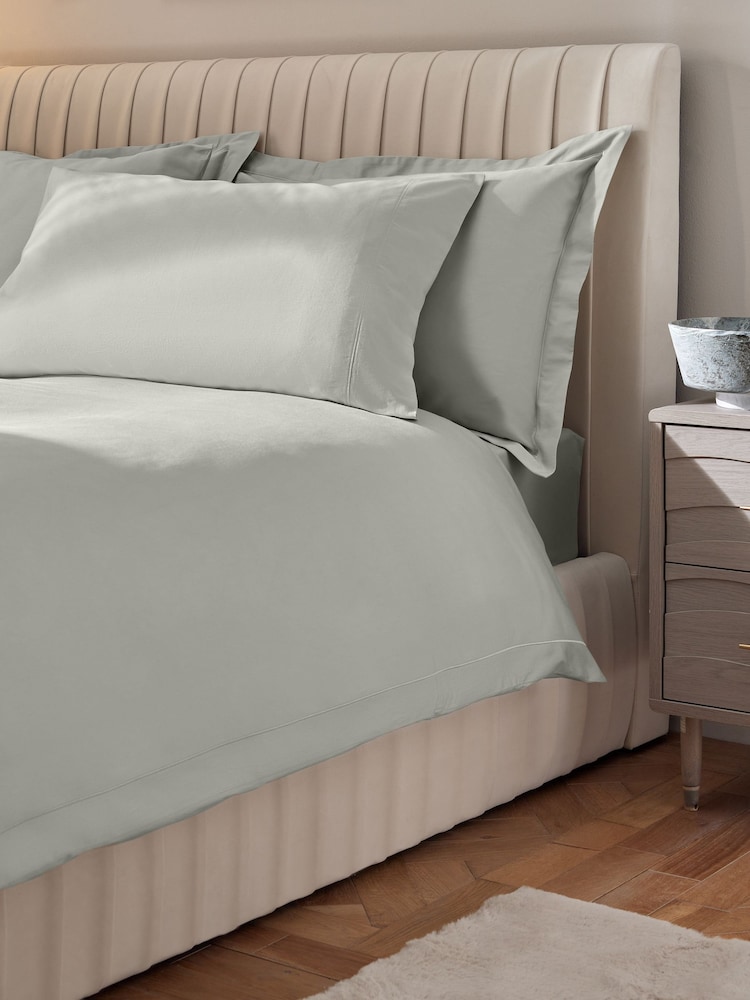 Pale Sage Green Collection Luxe 300 Thread Count 100% Cotton Sateen Satin Stitch Luxury Duvet Cover And Pillowcase Set - Image 4 of 7