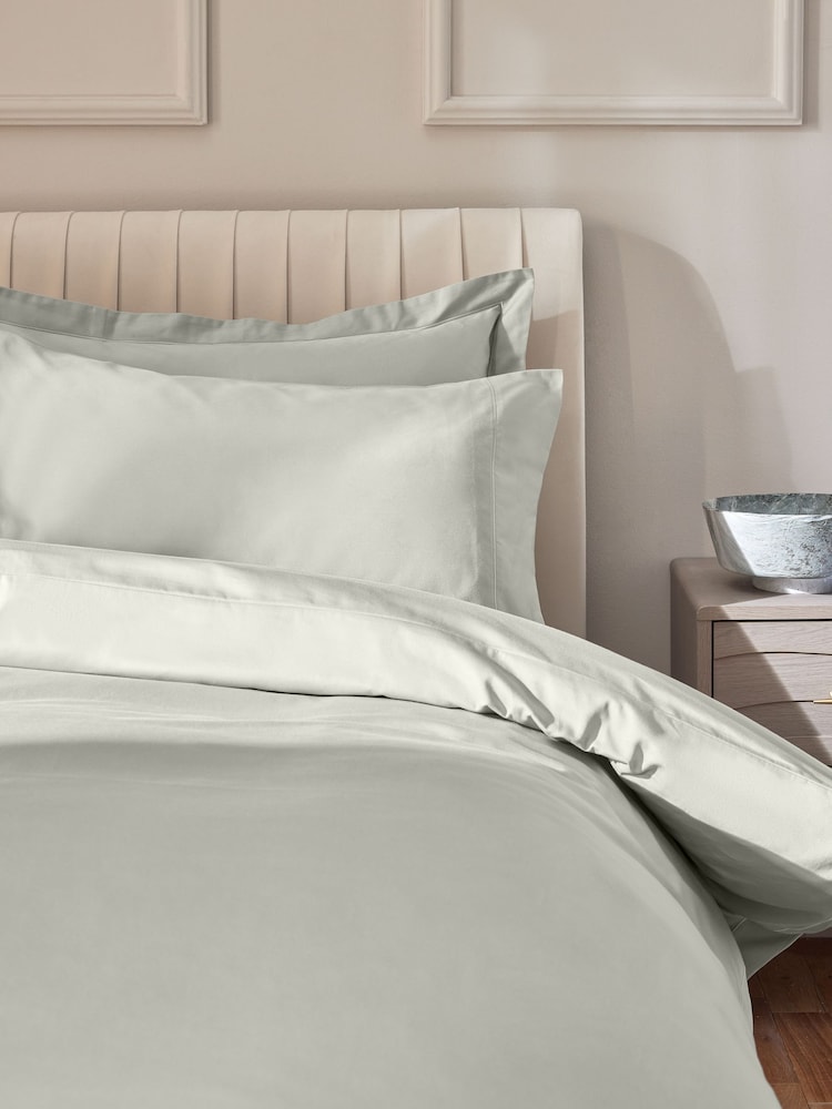 Pale Sage Green Collection Luxe 300 Thread Count 100% Cotton Sateen Satin Stitch Luxury Duvet Cover And Pillowcase Set - Image 5 of 7