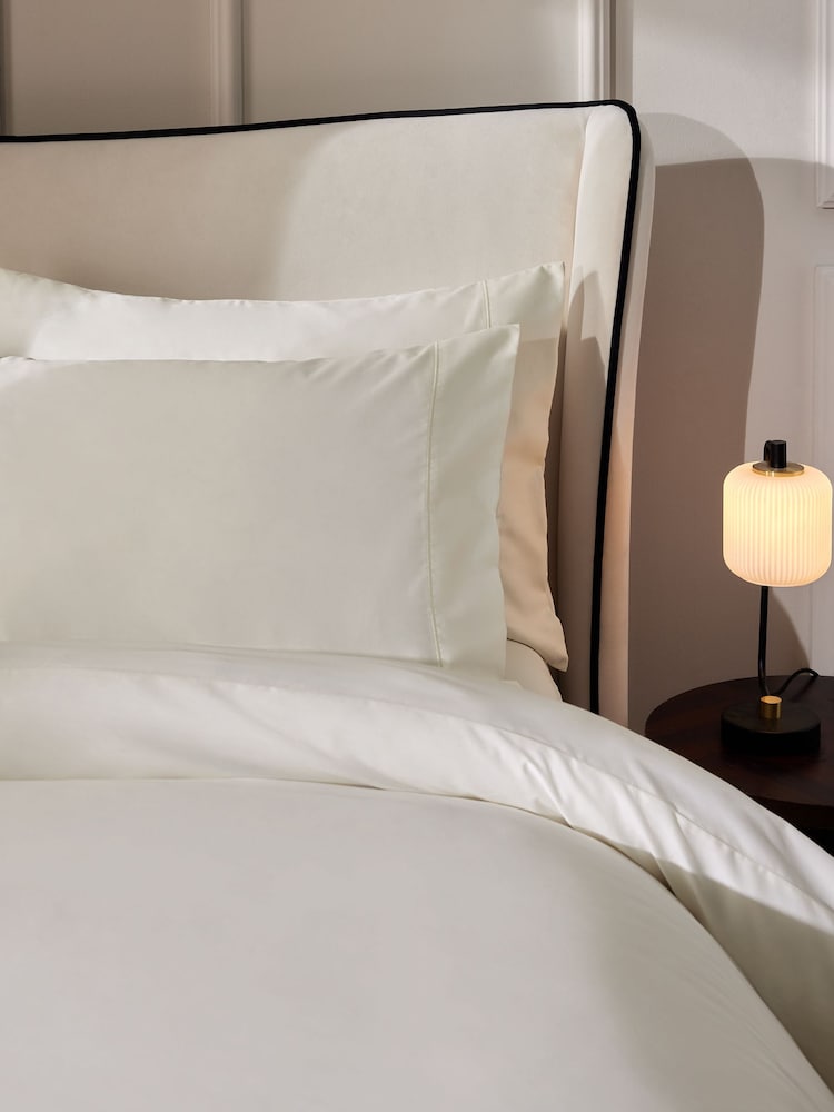 Ivory Collection Luxe 300 Thread Count 100% Cotton Sateen Satin Stitch Luxury Duvet Cover And Pillowcase Set - Image 4 of 7