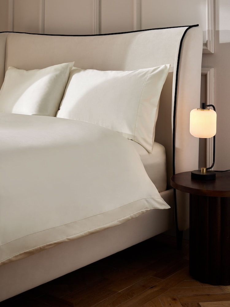 Ivory Collection Luxe 300 Thread Count 100% Cotton Sateen Satin Stitch Luxury Duvet Cover And Pillowcase Set - Image 5 of 7