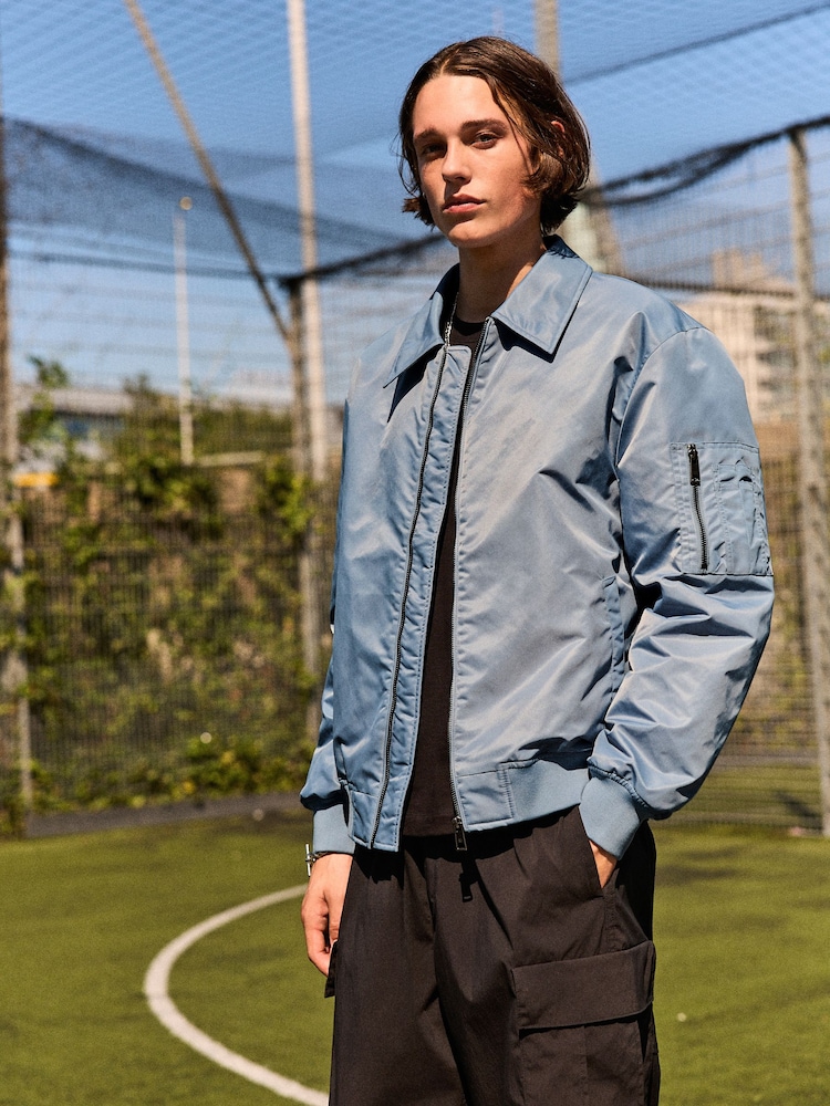Blau - EDIT Quilted Collar Bomber Jacket - Bild 1 von 7 Blau - EDIT Quilted Collar Bomber Jacket - Bild 1 von 7