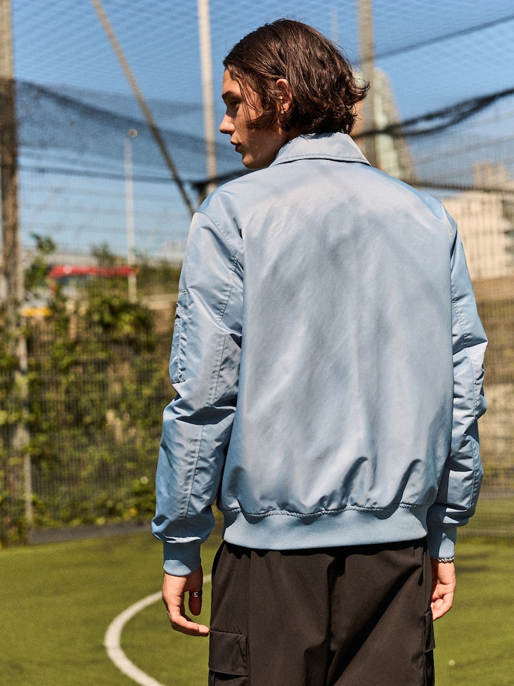 Blau - EDIT Quilted Collar Bomber Jacket - Bild 2 von 7 Blau - EDIT Quilted Collar Bomber Jacket - Bild 2 von 7