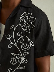 Reiss Black/White Sonny Linen Embroidered Cuban Collar Shirt - Image 3 of 5