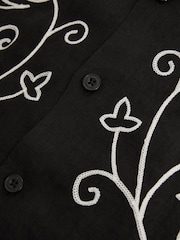 Reiss Black/White Sonny Linen Embroidered Cuban Collar Shirt - Image 5 of 5