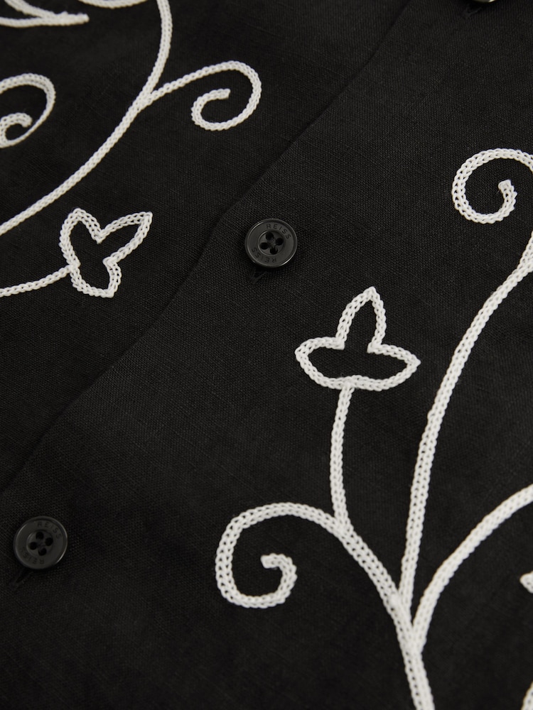 Reiss Black/White Sonny Linen Embroidered Cuban Collar Shirt - Image 5 of 5