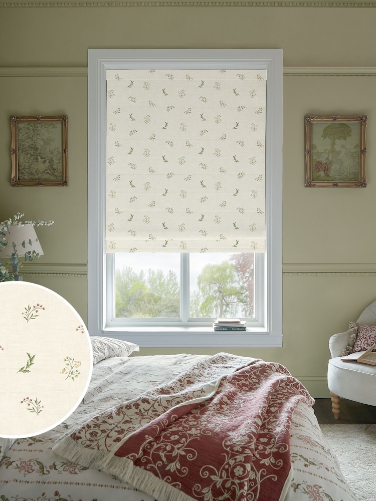 Historic Royal Palaces Spring Victoria Sprigs Made To Measure Roman Blinds - Image 1 of 7 Historic Royal Palaces Spring Victoria Sprigs Made To Measure Roman Blinds - Image 1 of 7