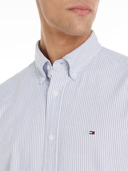أزرق - قميص أكسفورد كلاسيكي مخطط من Tommy Hilfiger - صورة 3 من 6