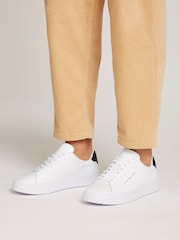Blanco - Tommy Hilfiger Court Leather Grain Essential Trainers - Imagen 4 de 4