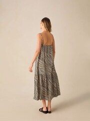 Ro&Zo Cream Animal Print Tiered Maxi Dress - Image 5 of 7