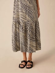 Ro&Zo Cream Animal Print Tiered Maxi Dress - Image 6 of 7