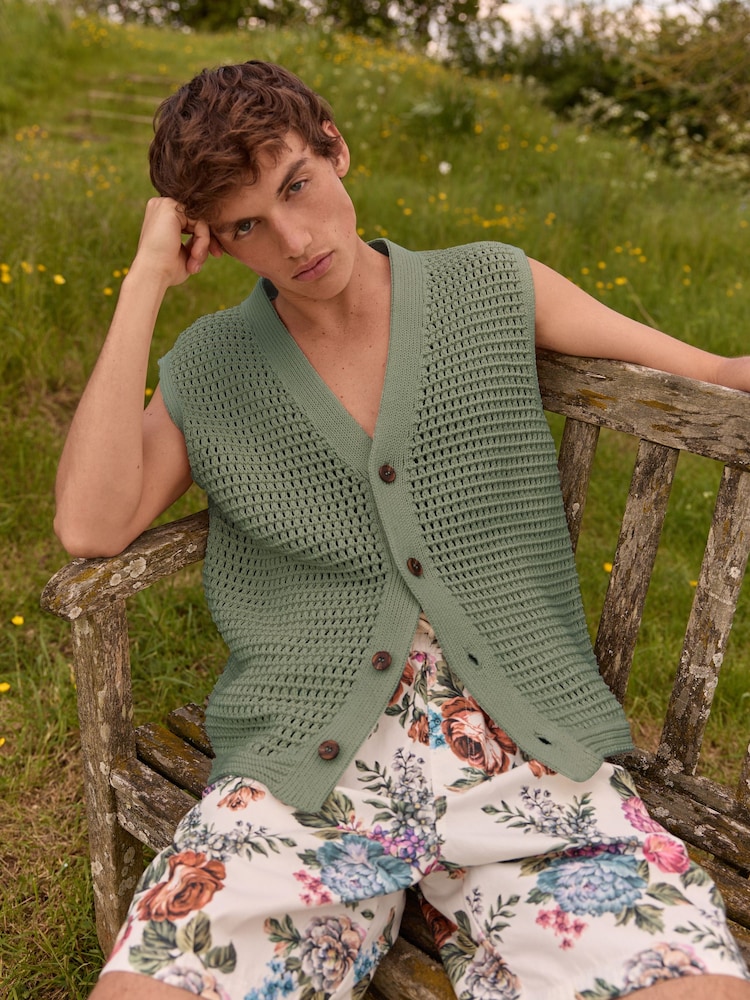 Salbeigrün - EDIT Crochet Button-Through Knitted Vest - Bild 1 von 7